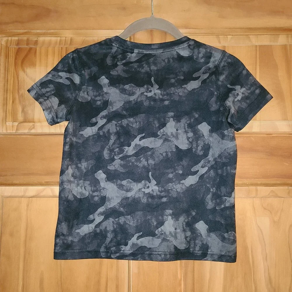 5/$20 Boys Old Navy Active Go-Dry Black Camo Short Sleeve T Shirt